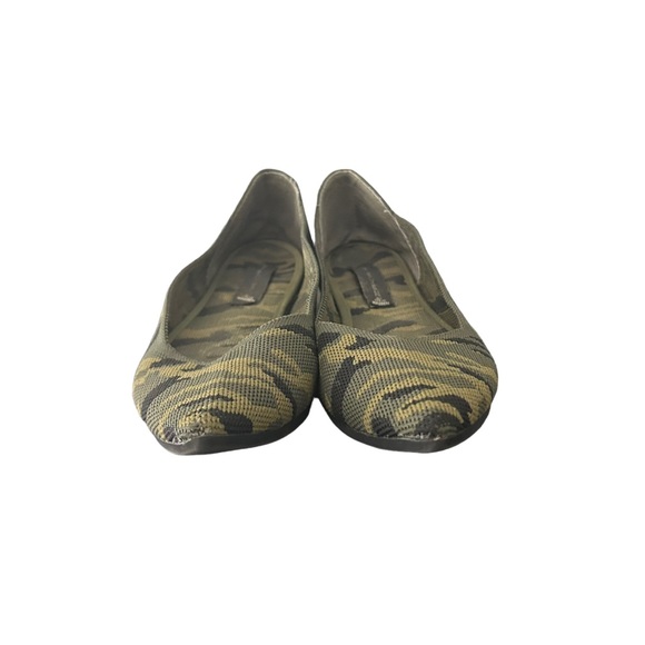 Steve Madden Women’s Pointed Toe Flats Camo Camouflage Green Shoes Size 7.5 - Picture 4 of 12